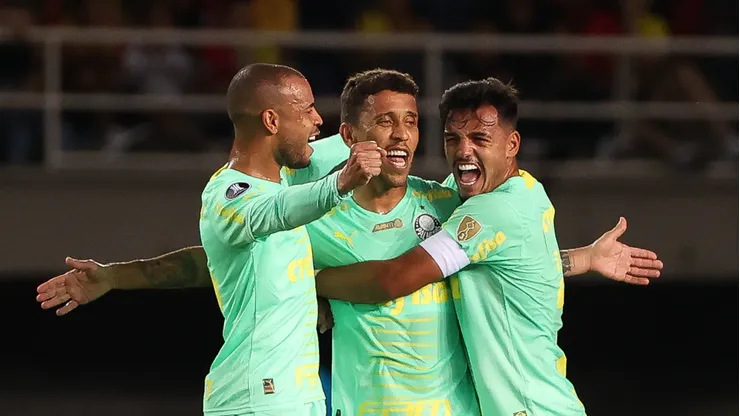 O jogador Marcos Rocha, da SE Palmeiras, comemora seu gol contra a equipe do Deportivo Pereira, durante partida válida pelas quartas de final, ida, da Copa Libertadores, no Estádio Hernán Ramírez Villegas. (Foto: Cesar Greco/Palmeiras/by Canon)