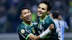 SP - SAO PAULO - 10/05/2023 - BRASILEIRO A 2023, PALMEIRAS X GREMIO - Raphael Veiga jogador do Palmeiras comemora seu gol com Rony jogador da sua equipe durante partida contra o Gremio no estadio Arena Allianz Parque pelo campeonato BRASILEIRO A 2023. Foto: Marcello Zambrana/AGIF