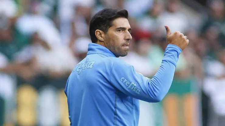 SAO PAULO, BRAZIL - APRIL 15: Palmeiras team coach Abel Ferreira gestures during a match between Palmeiras and Cuiaba as part of Brasileirao 2023 at Allianz Parque on April 15, 2023 in Sao Paulo, Brazil. (Photo by Miguel Schincariol/Getty Images)