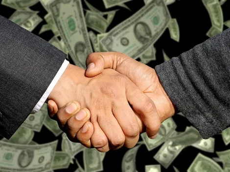 Investir em jogadores de poker é uma pratica comum que rende lucros; entenda como funciona