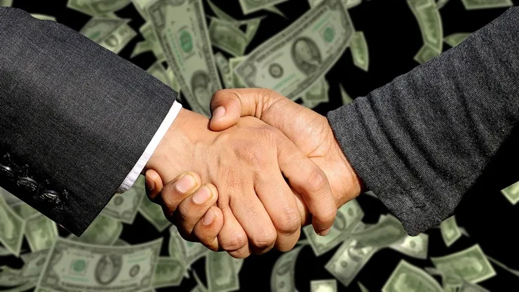 Investir em jogadores de poker é normal (Foto: Reprodução/Pixabay)