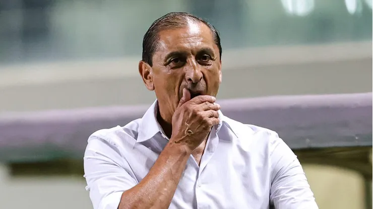 Foto: Gilson Lobo/AGIF - Ramon Diaz tecnico do Vasco durante partida contra o America-MG no estadio Independencia pelo campeonato Brasileiro A 2023.