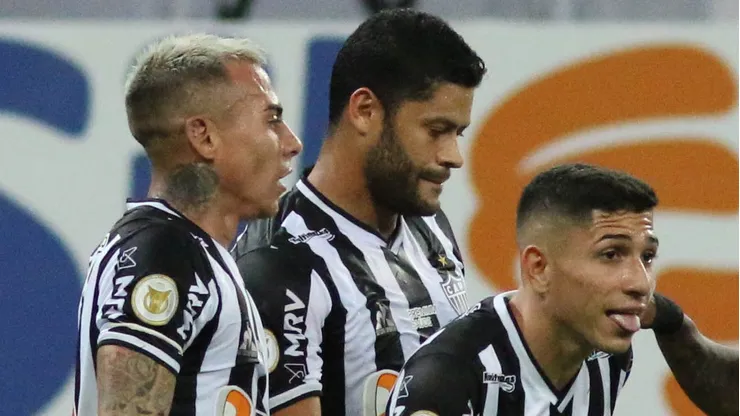 Foto: Fernando Moreno/AGIF - Vargas, Hulk e Savarino