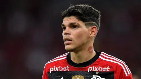 RJ - RIO DE JANEIRO - 01/04/2023 - CARIOCA 2023, FLAMENGO X FLUMINENSE - Ayrton Lucas jogador do Flamengo durante partida contra o Fluminense no estadio Maracana pelo campeonato Carioca 2023. Foto: Thiago Ribeiro/AGIF