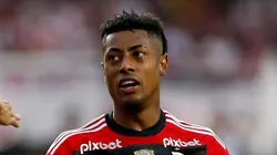 SAO PAULO, BRAZIL - SEPTEMBER 24: Bruno Henrique (R) of Flamengo reacts during the second leg of Copa Do Brasil 2023 final between Sao Paulo and Flamengo at Morumbi Stadium on September 24, 2023 in Sao Paulo, Brazil. (Photo by Ricardo Moreira/Getty Images)