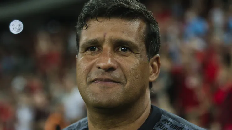 Foto: Gabriel Machado/AGIF - Wesley Carvalho: técnico tem problemas para clássico