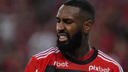 Gerson é expulso e deixa Flamengo comprometido em jogo contra o Santos - Foto: Thiago Ribeiro/AGIF