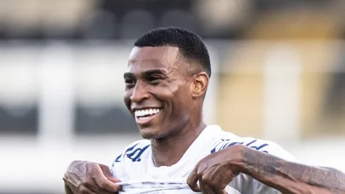 SP - SANTOS - 23/07/2023 - BRASILEIRO A 2023, SANTOS X BOTAFOGO - Jean Lucas jogador do Santos durante partida contra o Botafogo no estadio Vila Belmiro pelo campeonato Brasileiro A 2023. Foto: Abner Dourado/AGIF