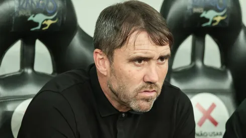 Eduardo Coudet técnico do Internacional durante partida contra o Athletico-PR no estádio Arena da Baixada pelo campeonato Brasileiro A 2023. Foto: Robson Mafra/AGIF