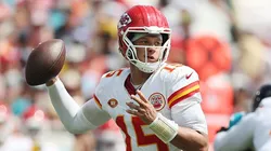 Mahomes estará em campo neste domingo (24)