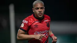 GO - GOIANIA - 21/08/2023 - BRASILEIRO A 2023, GOIAS X ATHLETICO-PR - Vitor Roque jogador do Athletico-PR durante partida contra o Goias no estadio Serrinha pelo campeonato Brasileiro A 2023. Foto: Isabela Azine/AGIF