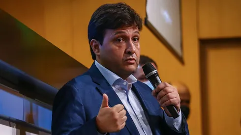 RS - FUTEBOL/REAPRESENTACAO GREMIO - ESPORTES - Presidente Alberto Guerre, junto com o Vice-Presidente de Futebol Paulo Caleffi e o técnico Renato Portaluppi abrem oficialmente a temporada 2023. FOTO: LUCAS UEBEL/GREMIO FBPA