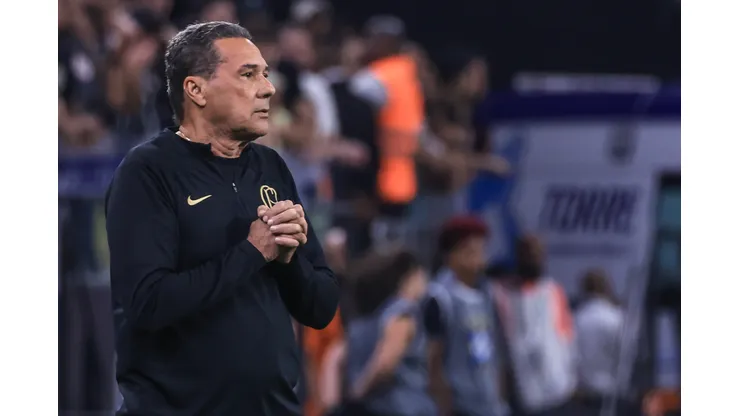Foto: Marcello Zambrana/AGIF- Vanderlei Luxemburgo manda recado para a torcida