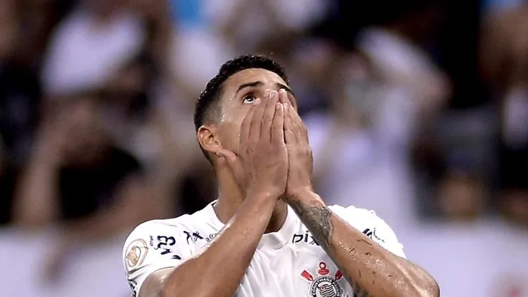 Foto: Alan Morici/AGIF - Lucas Veríssimo defendeu o Corinthians