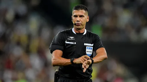 RJ - Rio de Janeiro - 19/03/2023 - CARIOCA 2023, VASCO X FLAMENGO - O arbitro Bruno Arleu de Araujo durante partida entre Vasco e Flamengo no estadio Maracana pelo campeonato Carioca 2023. Foto: Thiago Ribeiro/AGIF