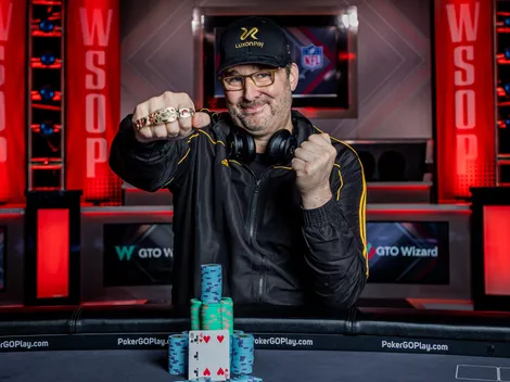 Phil Hellmuth decidiu que seria uma LENDA do poker em uma noitada de sinuca e bebidas
