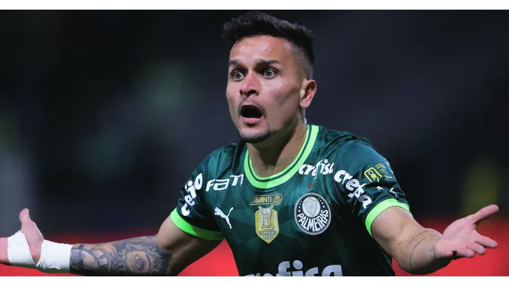 SP - SAO PAULO - 15/09/2023 - BRASILEIRO A 2023, PALMEIRAS X GOIAS - Artur jogador do Palmeiras reclama com a arbitragem durante partida contra o Goias no estadio Arena Allianz Parque pelo campeonato Brasileiro A 2023. Foto: Ettore Chiereguini/AGIF