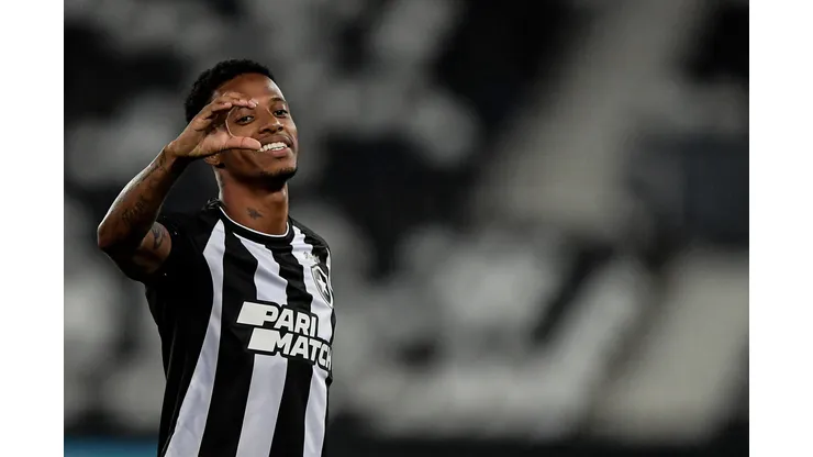 Tchê Tchê foi um dos destaques do Botafogo no jogo contra o Fortaleza - Foto: Thiago Ribeiro/AGIF-