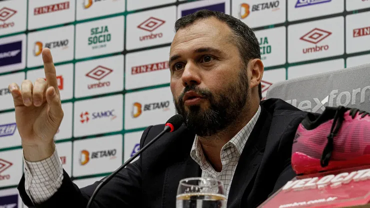Presidente Mário Bittencourt está ciente da situação de Léo Fernández no Fluminense