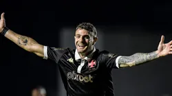 Vegetti comemorando gol contra o Coxa