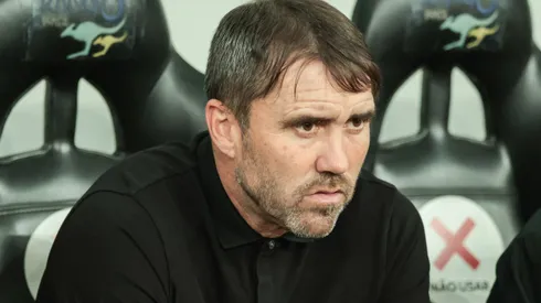 PR - CURITIBA - 21/09/2023 - BRASILEIRO A 2023, ATHLETICO-PR X INTERNACIONAL - Eduardo Coudet tecnico do Internacional durante partida contra o Athletico-PR no estadio Arena da Baixada pelo campeonato Brasileiro A 2023. Foto: Robson Mafra/AGIF