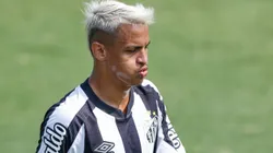 SERÁ ASSINADO! Santos tem negociação FECHADA com Weslley Patati - Foto: Marcello Zambrana/AGIF