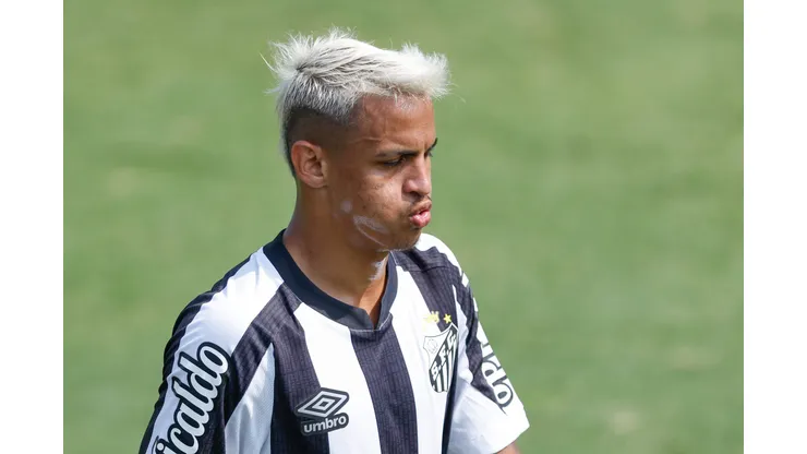SERÁ ASSINADO! Santos tem negociação FECHADA com Weslley Patati - Foto: Marcello Zambrana/AGIF