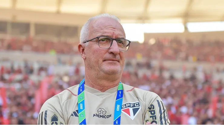 RJ - RIO DE JANEIRO - 17/09/2023 - COPA DO BRASIL 2023, FLAMENGO X SAO PAULO - Dorival Junior tecnico do Sao Paulo durante partida contra o Flamengo no estadio Maracana pelo campeonato Copa do Brasil 2023. Foto: Thiago Ribeiro/AGIF
