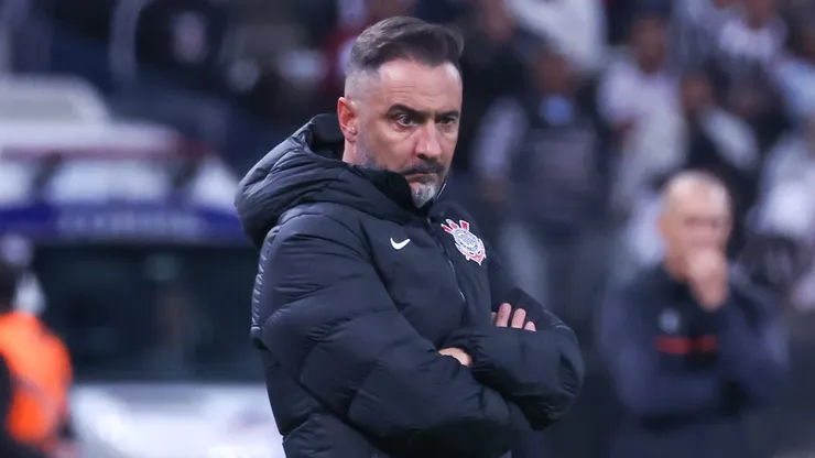Foto: Marcello Zambrana/AGIF - Vítor Pereira dirigiu o Corinthians em 2022