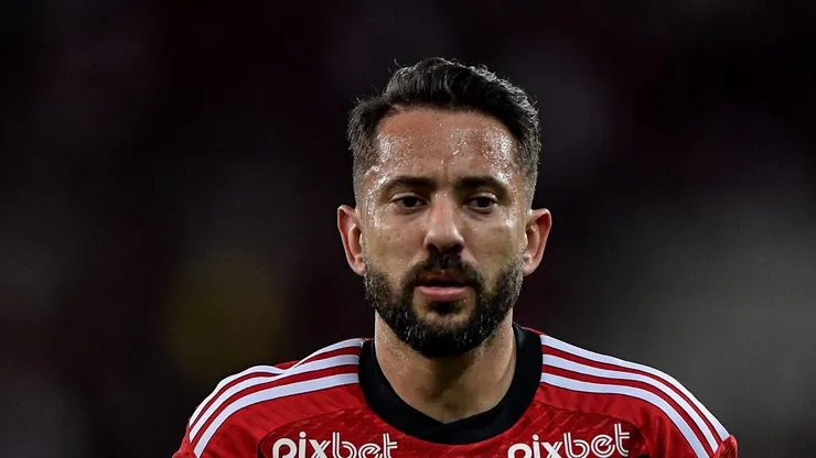 RJ - RIO DE JANEIRO - 26/08/2023 - BRASILEIRO A 2023, FLAMENGO X INTERNACIONAL - Everton Ribeiro jogador do Flamengo durante partida contra o Internacional no estadio Maracana pelo campeonato Brasileiro A 2023. Foto: Thiago Ribeiro/AGIF