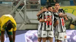 MT - CUIABA - 10/05/2023 - BRASILEIRO A 2023, CUIABA X ATLETICO-MG - Paulinho jogador do Atletico-MG comemora seu gol com jogadores do seu time durante partida contra o Cuiaba no estadio Arena Pantanal pelo campeonato BRASILEIRO A 2023. Foto: Gil Gomes/AGIF
