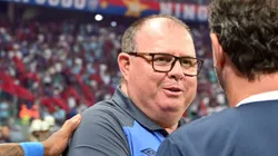 BA - SALVADOR - 18/09/2023 - BRASILEIRO A 2023, BAHIA X SANTOS - Marcelo Fernandes, tecnico do Santos, cumprimenta Rogerio Ceni durante partida contra o Bahia no estadio Arena Fonte Nova pelo campeonato Brasileiro A 2023. Foto: Walmir Cirne/AGIF