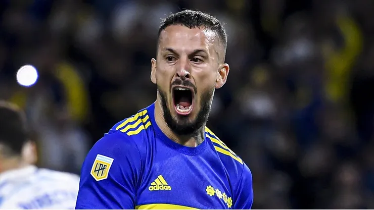 BUENOS AIRES, ARGENTINA - APRIL 20: Dario Benedetto Photo by Marcelo Endelli/Getty Images)