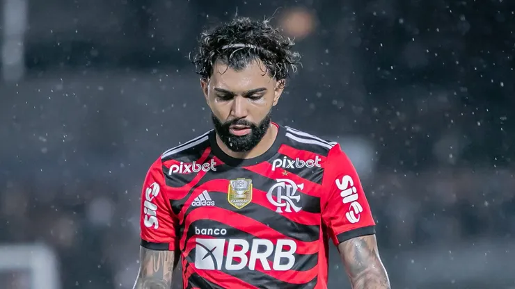 PR - MARINGA - 13/04/2023 - COPA DO BRASIL 2023, MARINGA X FLAMENGO - Gabigol deixa o campo apos partida contra o Maringa no estadio Willie Davids pelo campeonato Copa do Brasil 2023. Foto: Fernando Teramatsu/AGIF