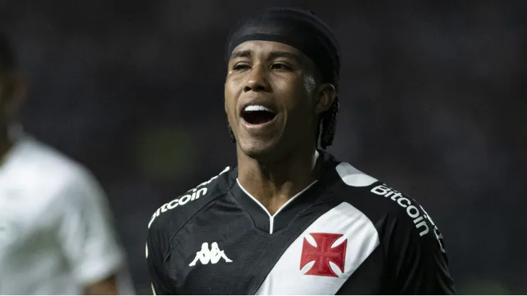 Foto: Jorge Rodrigues/AGIF - Andrey Santos jogador do Vasco durante partida contra o Goias no estadio Sao Januario pelo campeonato BRASILEIRO A 2023.