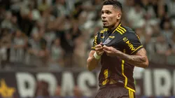 Foto: Fernando Moreno/AGIF- Paulinho tem boas parcerias no ataque