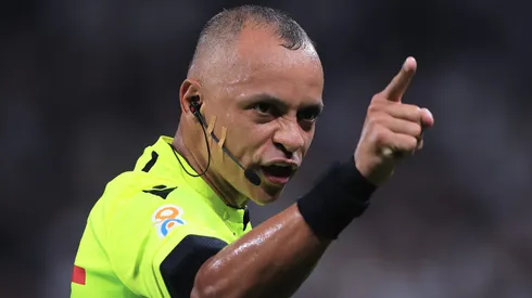 SP - SAO PAULO - 25/07/2023 - COPA DO BRASIL 2023, CORINTHIANS X SAO PAULO - O arbitro Wilton Pereira Sampaio durante partida entre Corinthians e Sao Paulo no estadio Arena Corinthians pelo campeonato Copa do Brasil 2023. Foto: Ettore Chiereguini/AGIF