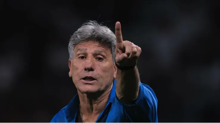 SP - SAO PAULO - 18/09/2023 - BRASILEIRO A 2023, CORINTHIANS X GREMIO - Renato Portaluppi tecnico do Gremio durante partida contra o Corinthians no estadio Arena Corinthians pelo campeonato Brasileiro A 2023. Foto: Ettore Chiereguini/AGIF