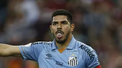 Photo by Wagner Meier/Getty Images - João Paulo defende o Santos