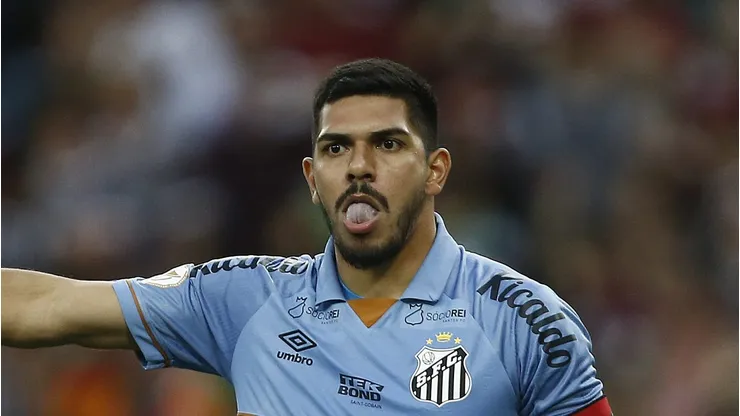 Photo by Wagner Meier/Getty Images - João Paulo defende o Santos