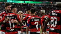 RJ - RIO DE JANEIRO - 11/06/2023 - BRASILEIRO A 2023, FLAMENGO X GREMIO - Everton Cebolinha jogador do Flamengo comemora seu gol com jogadores do seu time durante partida contra o Gremio no estadio Maracana pelo campeonato BRASILEIRO A 2023. Foto: Thiago Ribeiro/AGIF