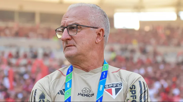 Foto: Thiago Ribeiro/AGIF - Dorival Junior tecnico do Sao Paulo durante partida contra o Flamengo no estadio Maracana pelo campeonato Copa do Brasil 2023.