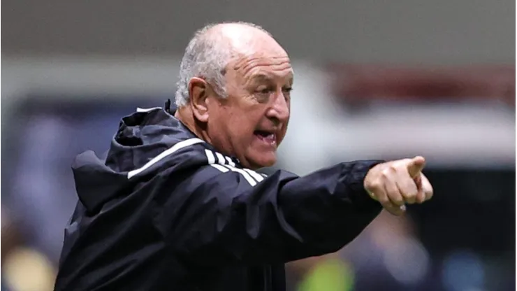 Foto: Gilson Lobo/AGIF - Luiz Felipe Scolari tecnico do Atletico-MG durante partida contra o Botafogo no estadio Arena MRV pelo campeonato Brasileiro A 2023.