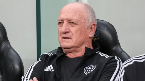 Foto: Robson Mafra/AGIF - Luiz Felipe Scolari tecnico do Atletico-MG durante partida contra o Athletico-PR no estadio Arena da Baixada pelo campeonato Brasileiro A 2023.