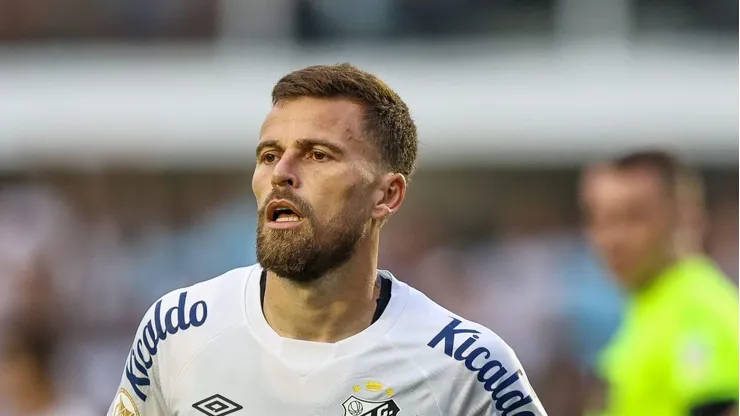 SP - SANTOS - 20/08/2023 - BRASILEIRO A 2023, SANTOS X GREMIO - Lucas Lima jogador do Santos durante partida contra o Gremio no estadio Vila Belmiro pelo campeonato Brasileiro A 2023. Foto: Fernanda Luz/AGIF