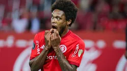 RS - PORTO ALEGRE - 18/04/2023 - LIBERTADORES 2023, INTERNACIONAL X METROPOLITANOS - Luiz Adriano jogador do Internacional lamenta chance perdida durante partida contra o Metropolitanos no estadio Beira-Rio pelo campeonato Libertadores 2023. Foto: Maxi Franzoi/AGIF