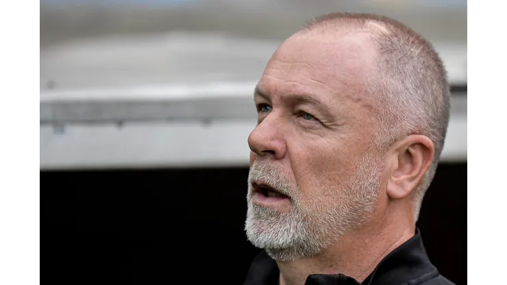 CONFIRMOU TUDO! Mano Menezes solta a VERDADE sobre assumir o Santos - Foto: Thiago Ribeiro/Getty Images