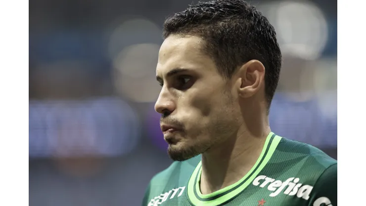 SP - SAO PAULO - 22/07/2023 - BRASILEIRO A 2023, PALMEIRAS X FORTALEZA - Raphael Veiga jogador do Palmeiras durante partida contra o Fortaleza no estadio Arena Allianz Parque pelo campeonato Brasileiro A 2023. Foto: Marcello Zambrana/AGIF