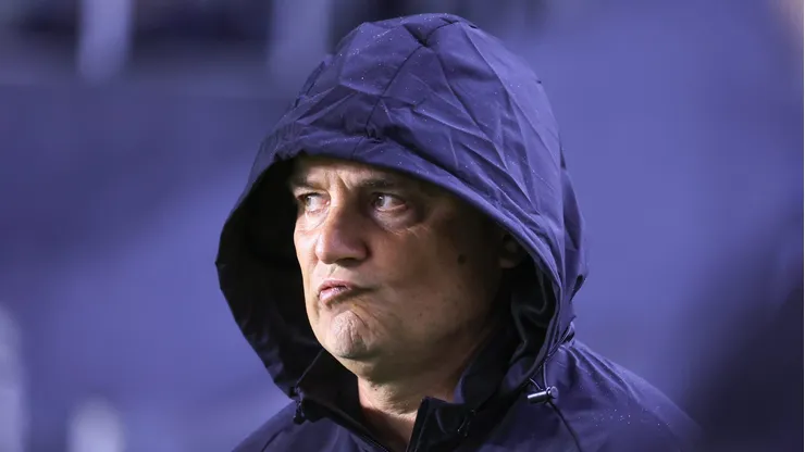 Aguirre durante o revés santista