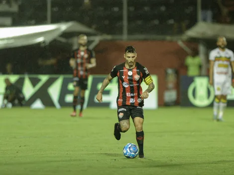 Laterais disputam uma vaga no time titular do Vitória na ausência de Zeca